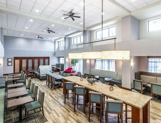 Hampton Inn Suites Minneapolis St Paul Arpt-Mall of America hotel detail image 4