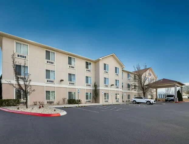 Comfort Inn & Suites Airport hotel detail image 2