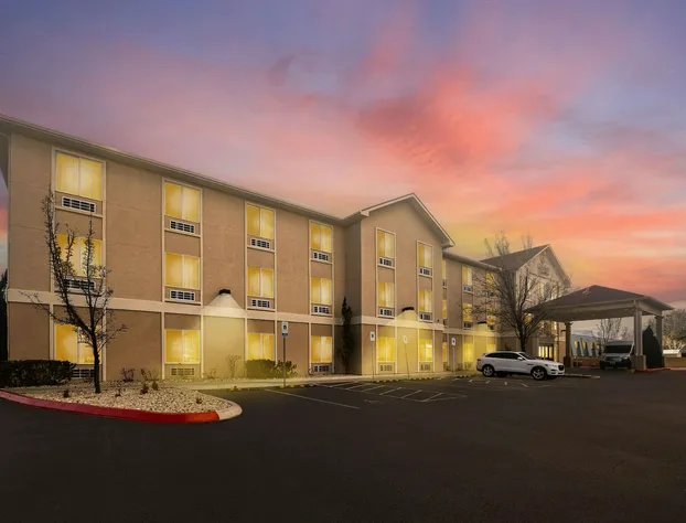 Comfort Inn & Suites Airport hotel detail image 3