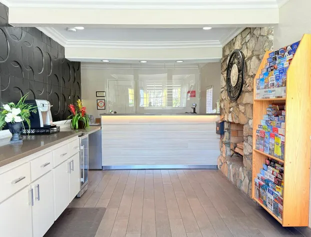 Anaheim Islander Inn and Suites hotel detail image 3