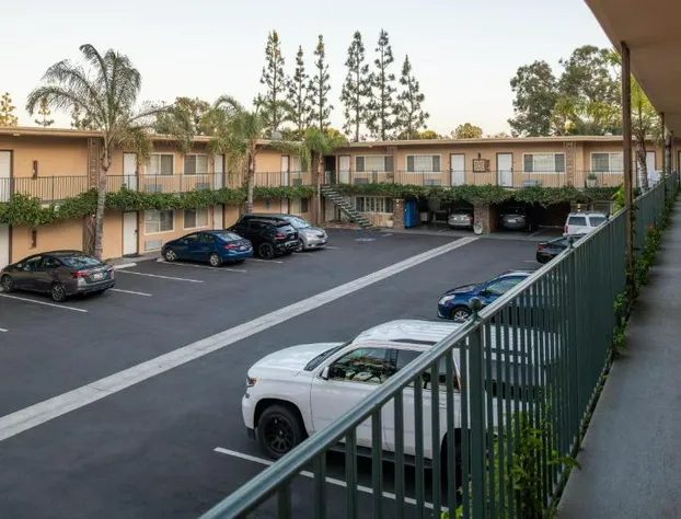 Anaheim Islander Inn and Suites hotel detail image 1