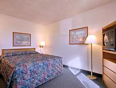 Super 8 By Wyndham Santa Barbara/Goleta hotel detail image 2