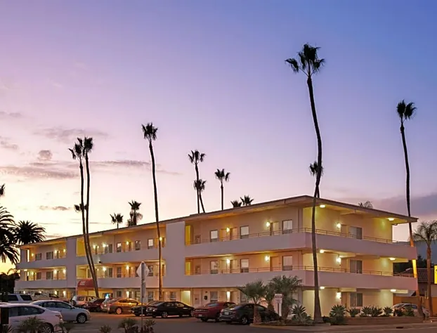 Super 8 By Wyndham Santa Barbara/Goleta hotel detail image 1