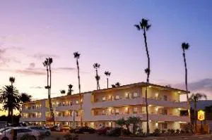 Super 8 By Wyndham Santa Barbara/Goleta hotel detail image 1