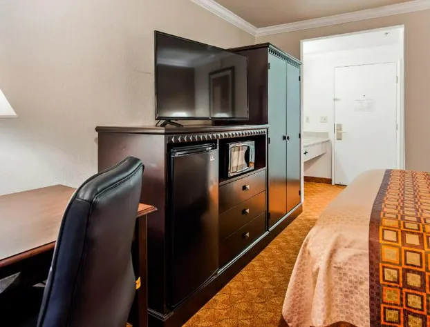 Lompoc Valley Inn and Suites hotel detail image 4