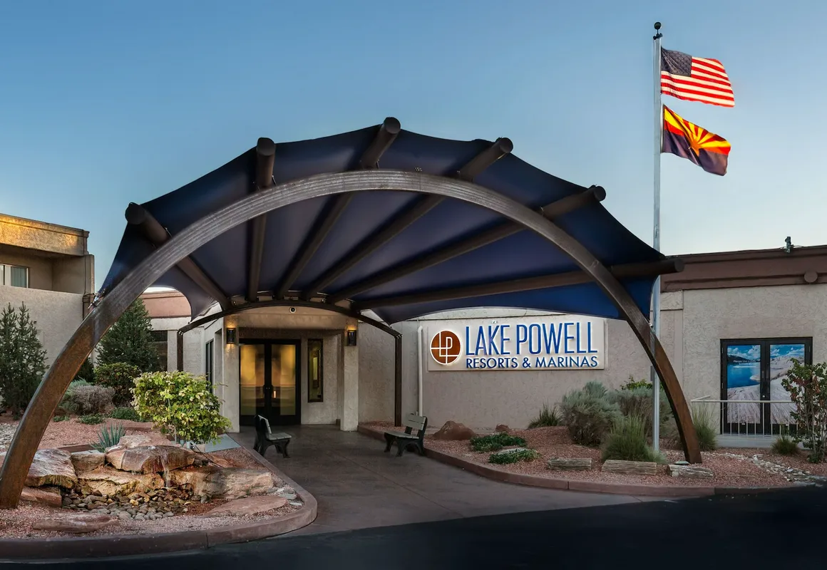Lake Powell Resort hotel hero