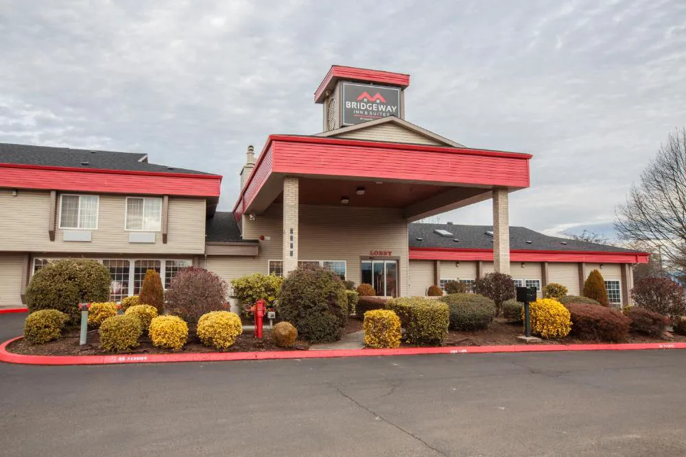 Bridgeway Inn & Suites Portland Airport hotel hero