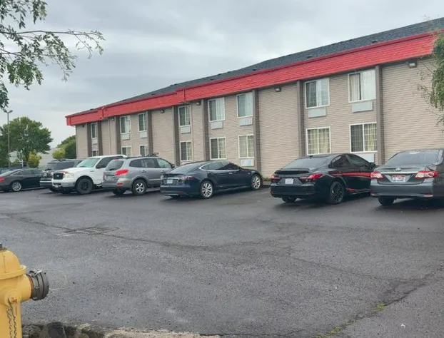 Bridgeway Inn & Suites Portland Airport hotel detail image 3