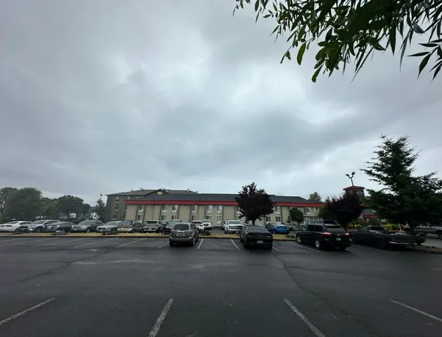 Bridgeway Inn & Suites Portland Airport hotel detail image 4