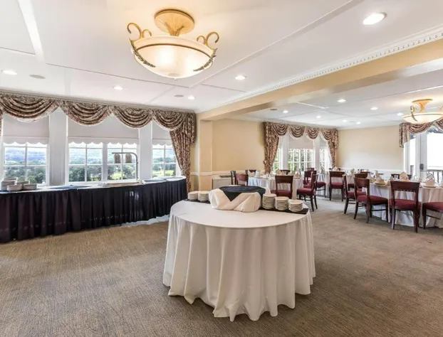 Traditions Hotel & Spa Johnson City - Binghamton, an Ascend Collection Hotel hotel detail image 4