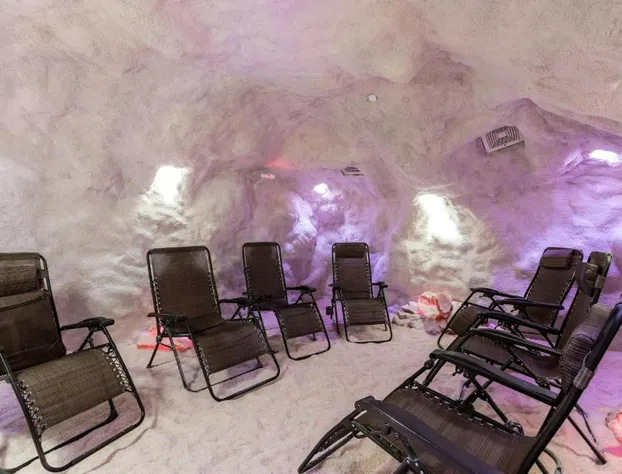 Traditions Hotel & Spa Johnson City - Binghamton, an Ascend Collection Hotel hotel detail image 3