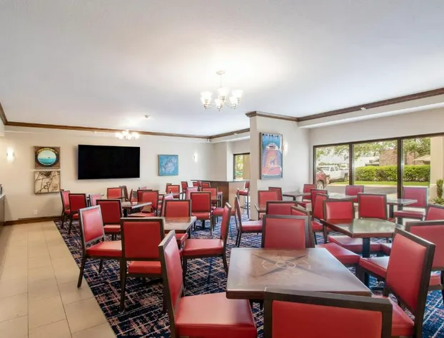 Econo Lodge Inn & Suites Foley - North Gulf Shores hotel detail image 3