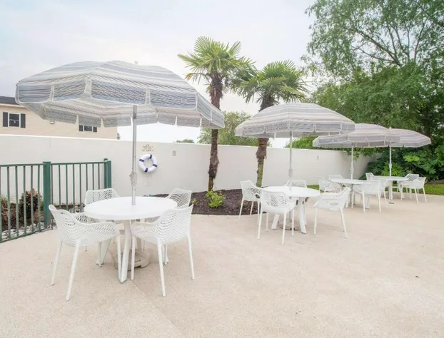 Econo Lodge Inn & Suites Foley - North Gulf Shores hotel detail image 3