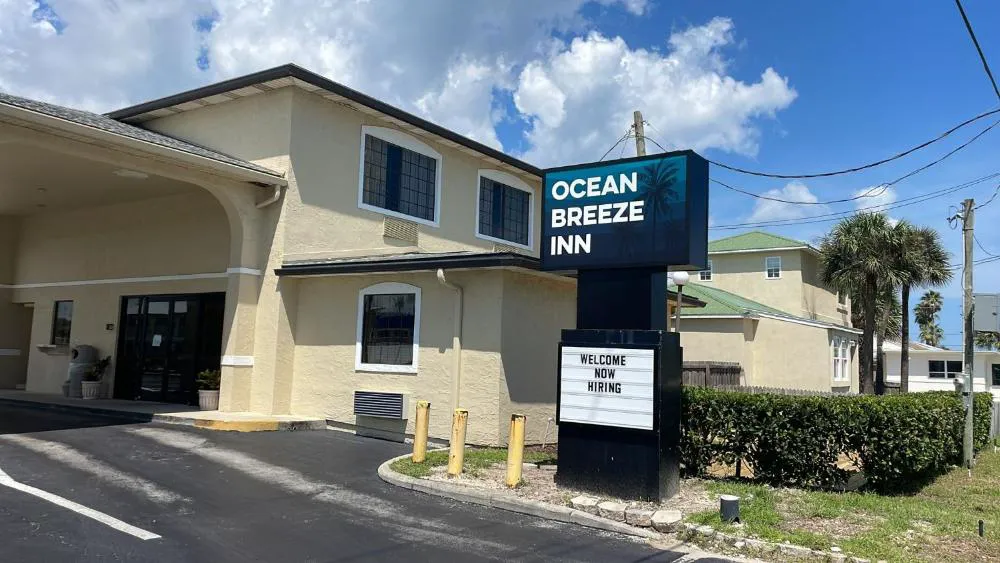 Ocean Breeze Inn hotel hero