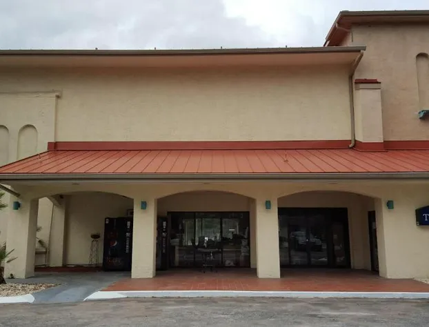Tricove Inn & Suites hotel detail image 1