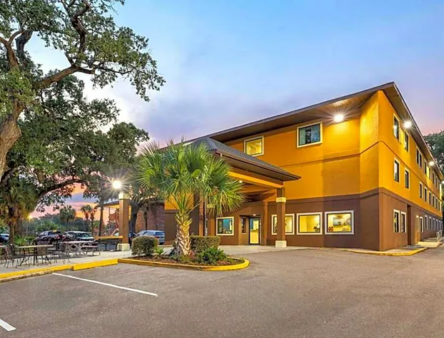 Days Inn by Wyndham Biloxi Beach hotel detail image 2