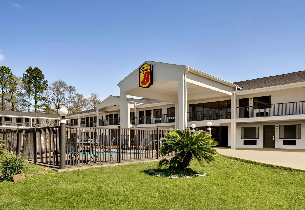 Super 8 by Wyndham Ocean Springs Biloxi hotel hero