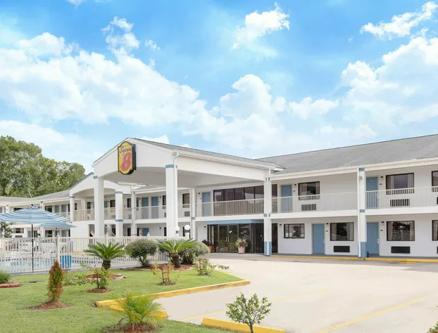 Super 8 by Wyndham Ocean Springs Biloxi hotel detail image 1