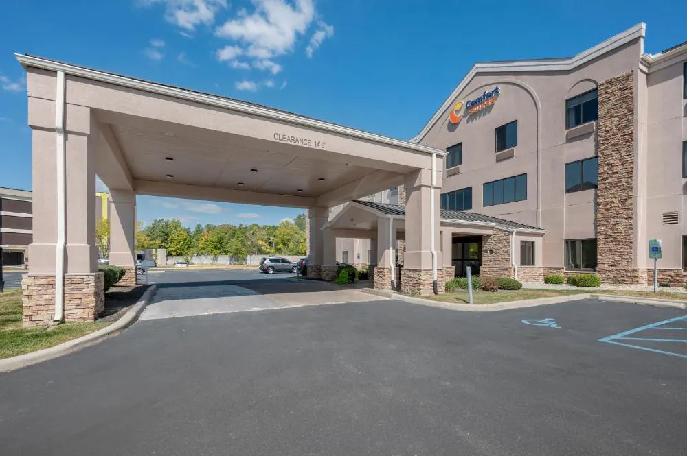 Comfort Suites West Indianapolis - Brownsburg hotel hero
