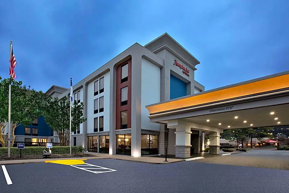 Hampton Inn Memphis-Poplar hotel hero