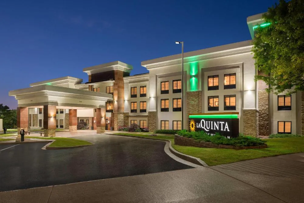 La Quinta Inn & Suites by Wyndham Memphis Wolfchase hotel hero
