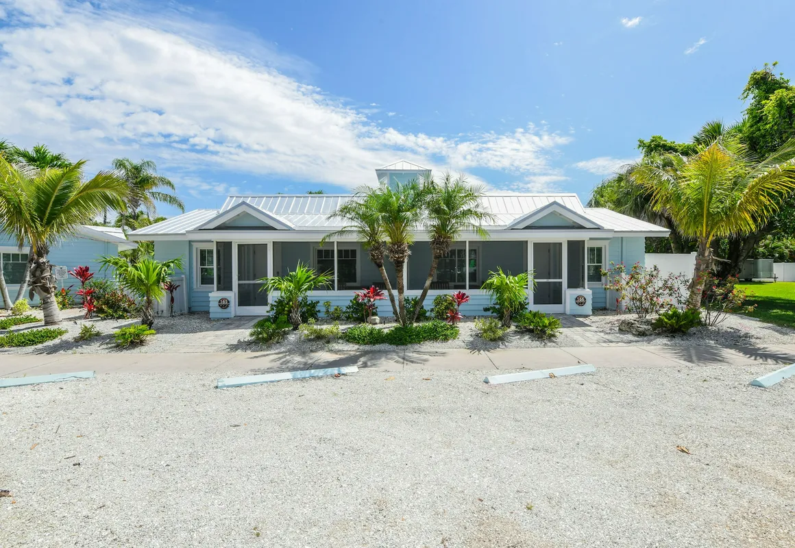 Tropical Breeze Resort hotel hero