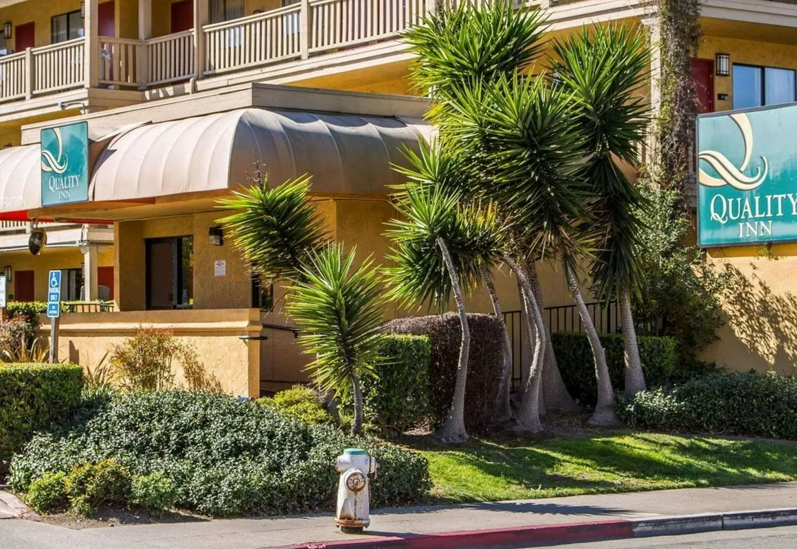 Quality Inn Oakland hotel hero