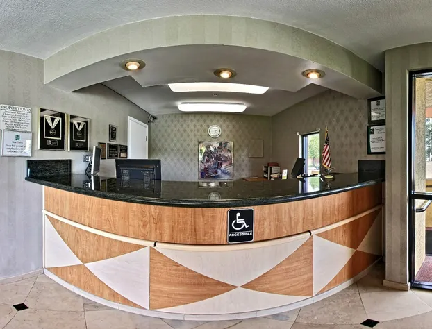 Quality Inn Oakland hotel detail image 4