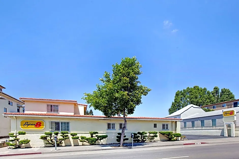 Super 8 by Wyndham Berkeley hotel hero