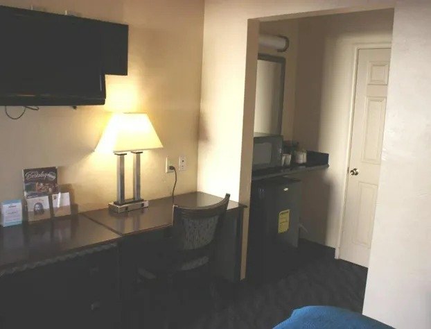 Super 8 by Wyndham Berkeley hotel detail image 3