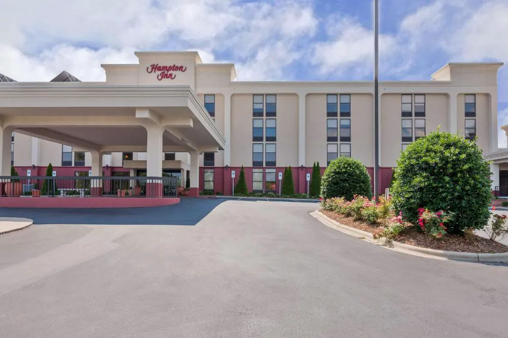 Hampton Inn Hendersonville hotel hero