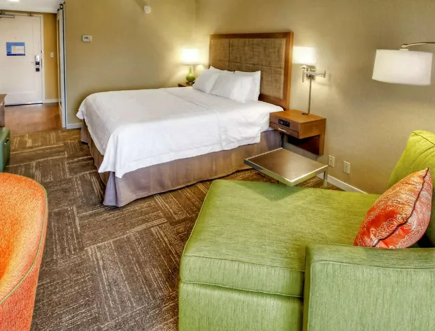 Hampton Inn & Suites Asheville Airport hotel detail image 4