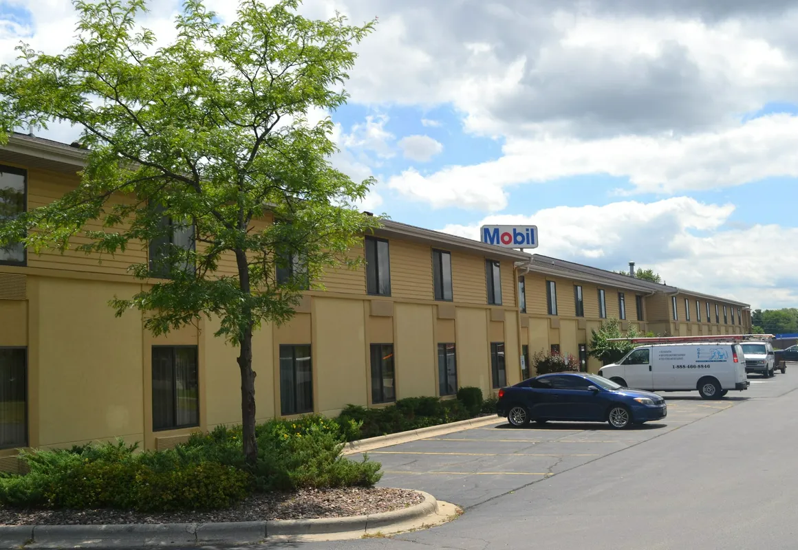 Super 8 by Wyndham Germantown/Milwaukee hotel hero