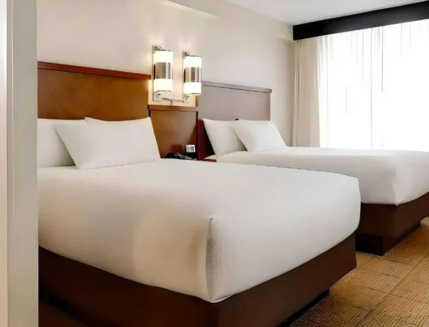 Comfort Suites Milwaukee West hotel detail image 1