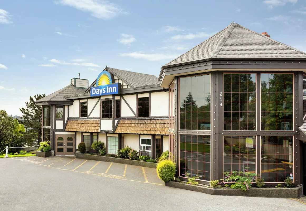 Days Inn by Wyndham Victoria Uptown hotel hero