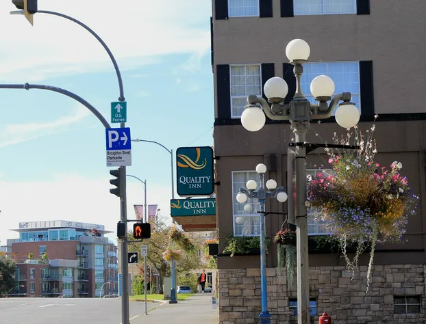 Quality Inn Downtown Inner Harbour hotel detail image 4