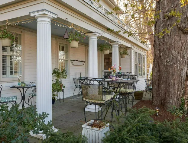 The Old Manse Inn hotel detail image 1