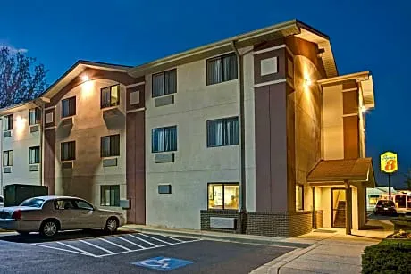 Super 8 by Wyndham College Park Wash DC Area hotel detail image 3