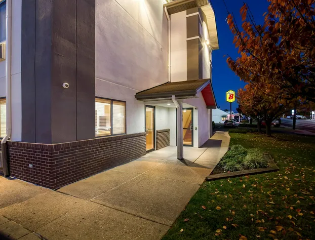 Super 8 by Wyndham College Park Wash DC Area hotel detail image 4