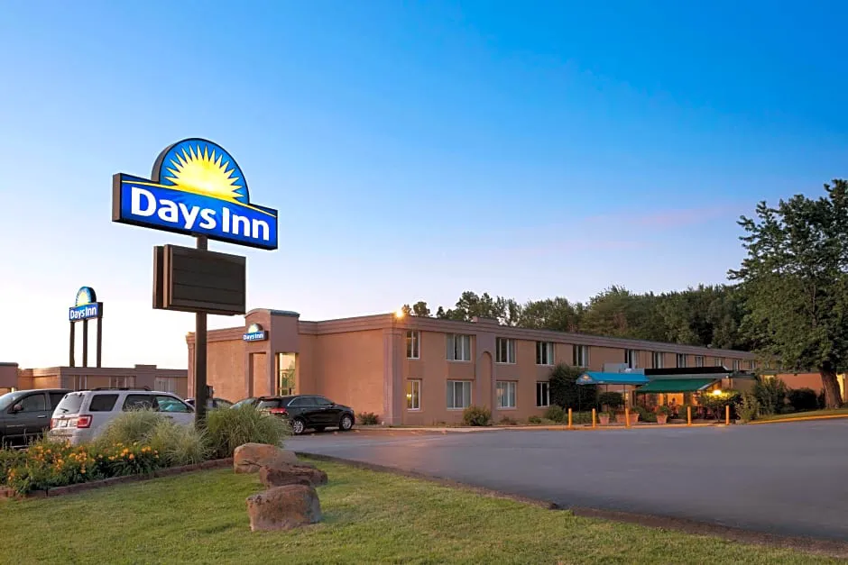 Days Inn by Wyndham Willoughby/Cleveland hotel hero