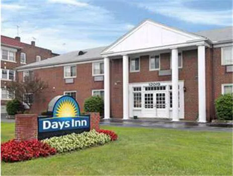 Days Inn by Wyndham Cleveland Lakewood hotel detail image 1