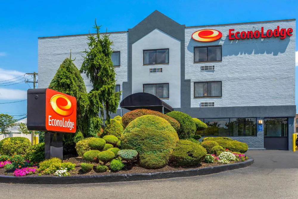 Econo Lodge Hicksville hotel hero
