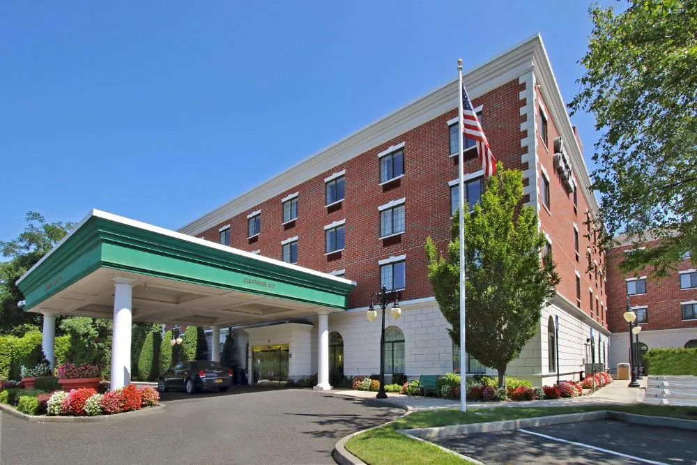 Hampton Inn & Suites Rockville Centre hotel hero