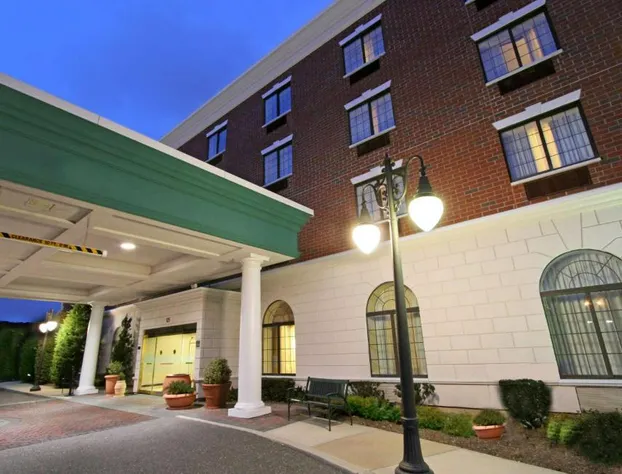 Hampton Inn & Suites Rockville Centre hotel detail image 1