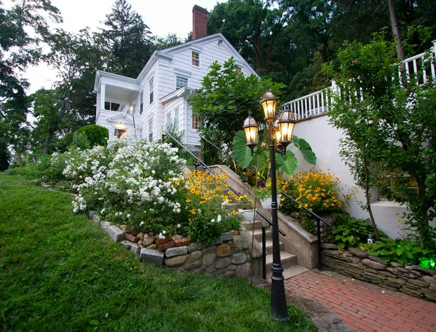 The Harbor Rose hotel detail image 4