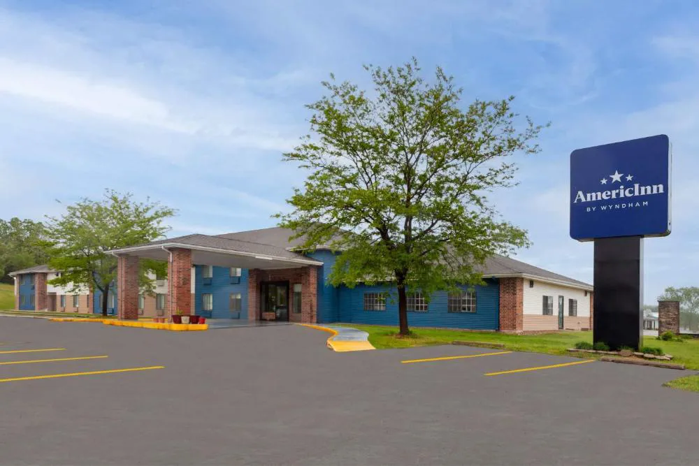 AmericInn by Wyndham Reedsburg hotel hero