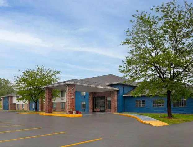 AmericInn by Wyndham Reedsburg hotel detail image 1