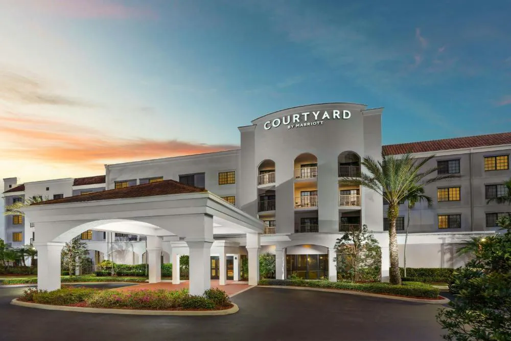 Courtyard By Marriott Stuart hotel hero