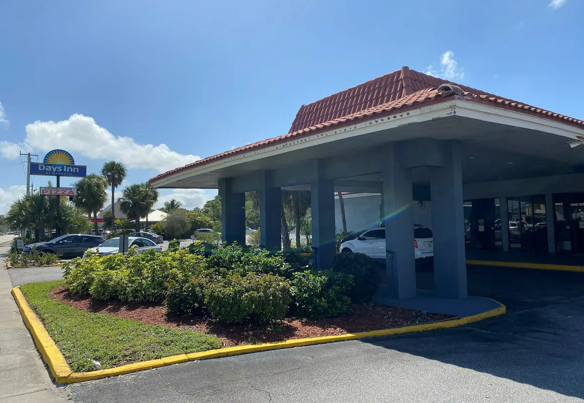 Days Inn by Wyndham Stuart hotel hero