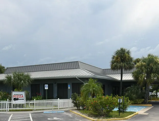 Days Inn by Wyndham Stuart hotel detail image 2